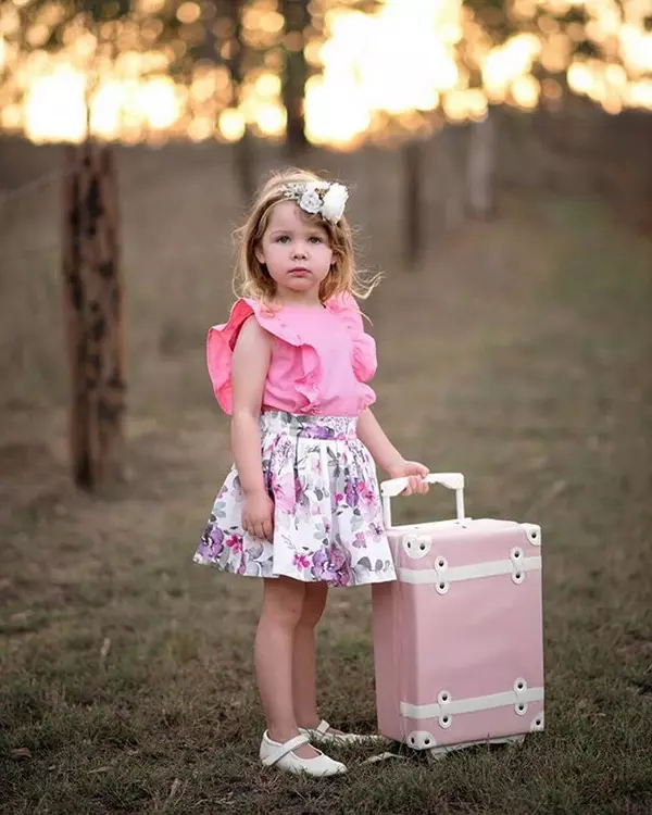 Koffer foar famkes: nei adolesinten 10-12 jier âld en famkes 8, 9 jier, modellen op tsjillen en mei in ynlûke handgreep. Roze en oare kleur 13657_5