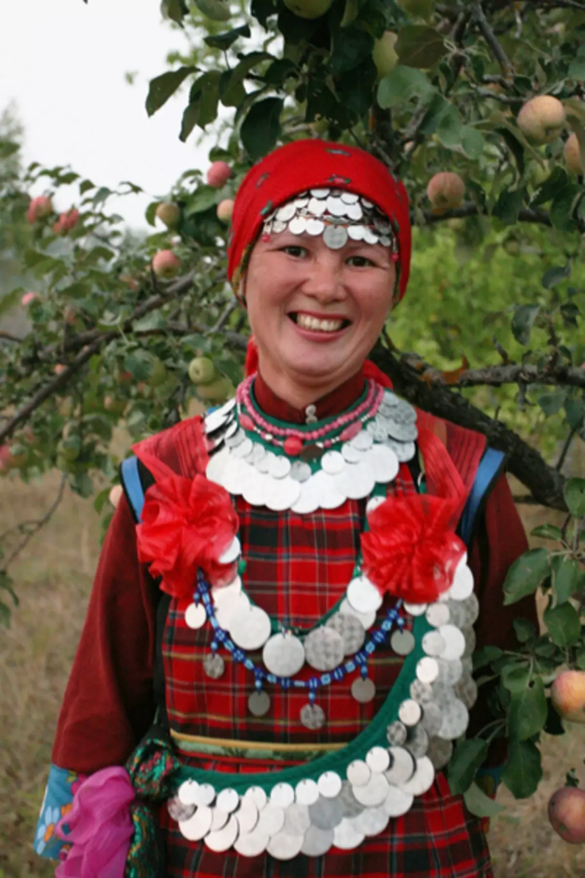 Udmurt Nacionalni Suit (50 slike): Žensko tradicionalnih outfit sjeverne Udmurts, Istorija Udmurtia 1365_12