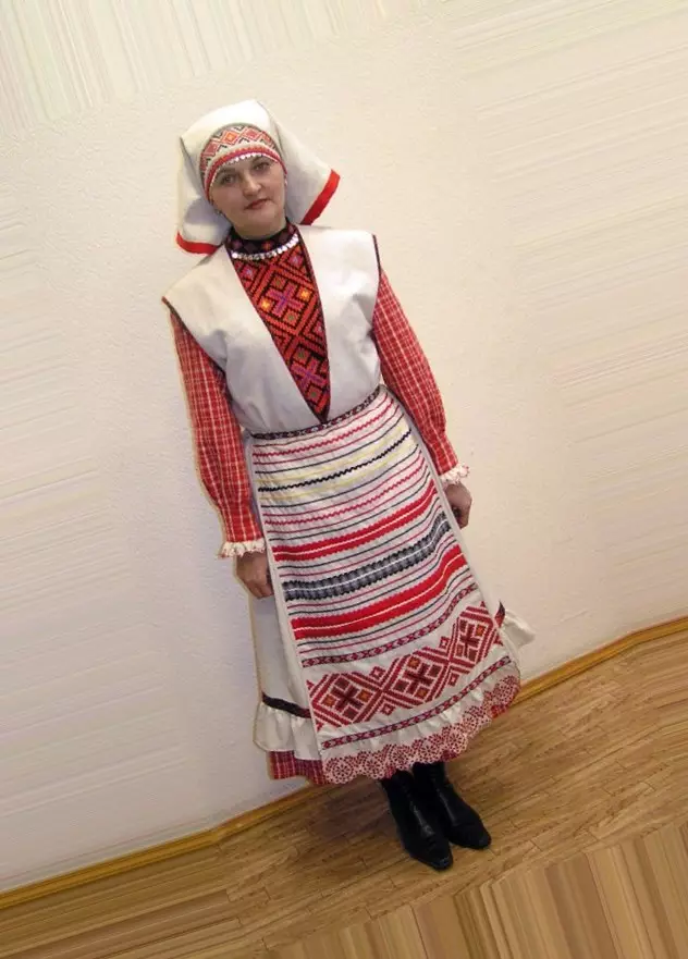 Udmurt Nacionalni Suit (50 slike): Žensko tradicionalnih outfit sjeverne Udmurts, Istorija Udmurtia 1365_2