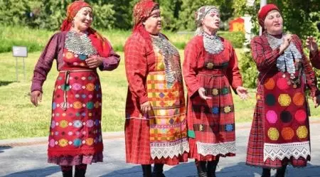 Udmurt Nacionalni Suit (50 slike): Žensko tradicionalnih outfit sjeverne Udmurts, Istorija Udmurtia 1365_29