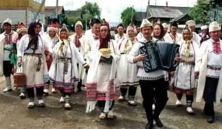 Udmurt Nacionalni Suit (50 slike): Žensko tradicionalnih outfit sjeverne Udmurts, Istorija Udmurtia 1365_38