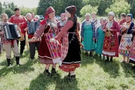 Udmurt Nacionalni Suit (50 slike): Žensko tradicionalnih outfit sjeverne Udmurts, Istorija Udmurtia 1365_5