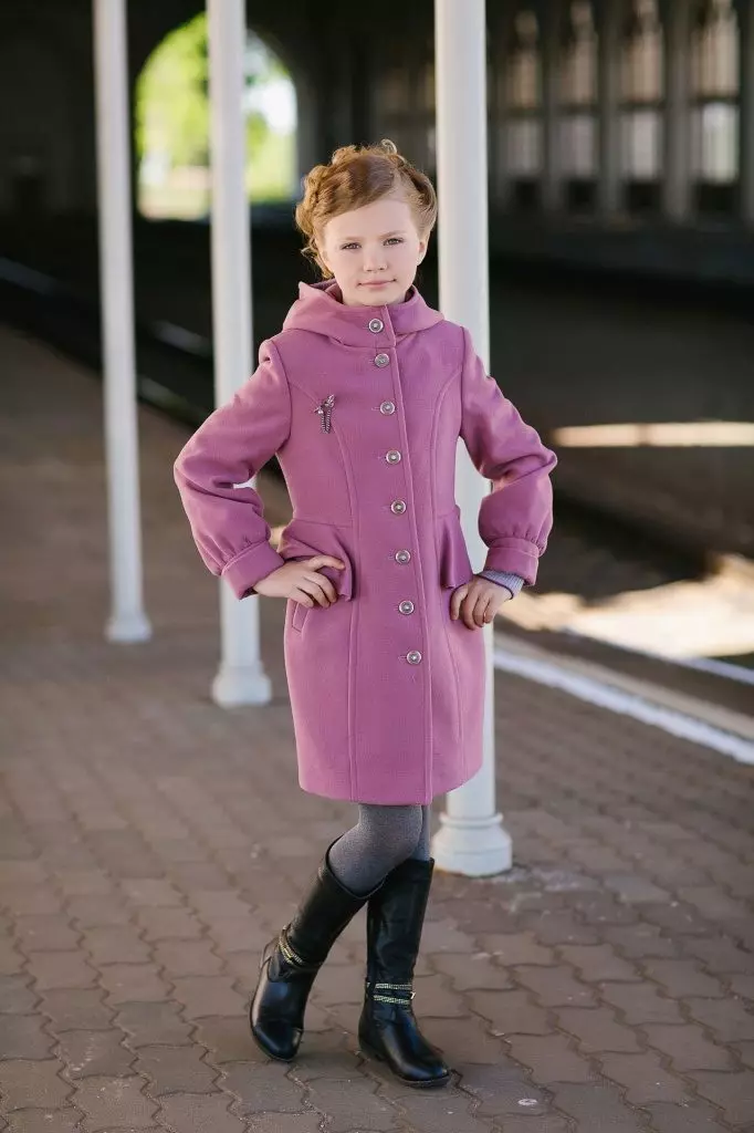 Of thick cloth coat for girls (73 photos): Children's model of drape, for girls 4-8, 10-13 years 13662_11