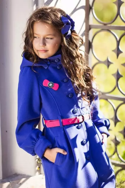 Drapet manteau pour la fille (73 photos): modèles pour enfants de Drapa, pour les filles 4-8, 10-13 ans 13662_22