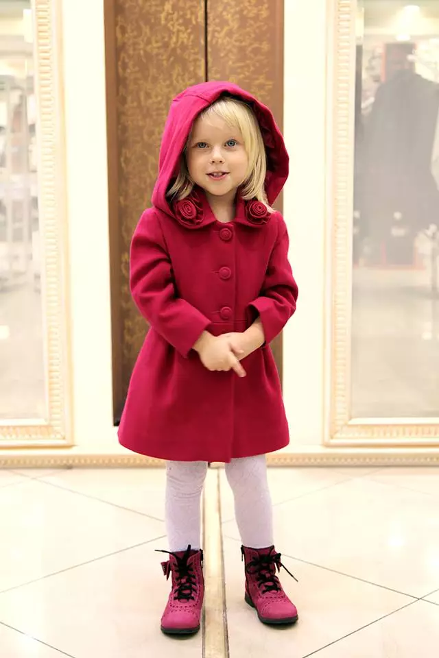 Drapet frakke til pigen (73 billeder): Børne modeller fra Drapa, til piger 4-8, 10-13 år 13662_28