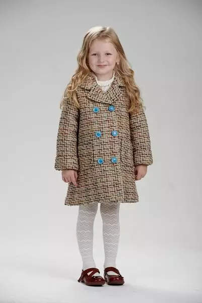 Drapet Coat աղջկա համար (73 լուսանկար). Մանկական մոդելներ Drapa- ից, 4-8, 10-13 տարեկան աղջիկների համար 13662_37