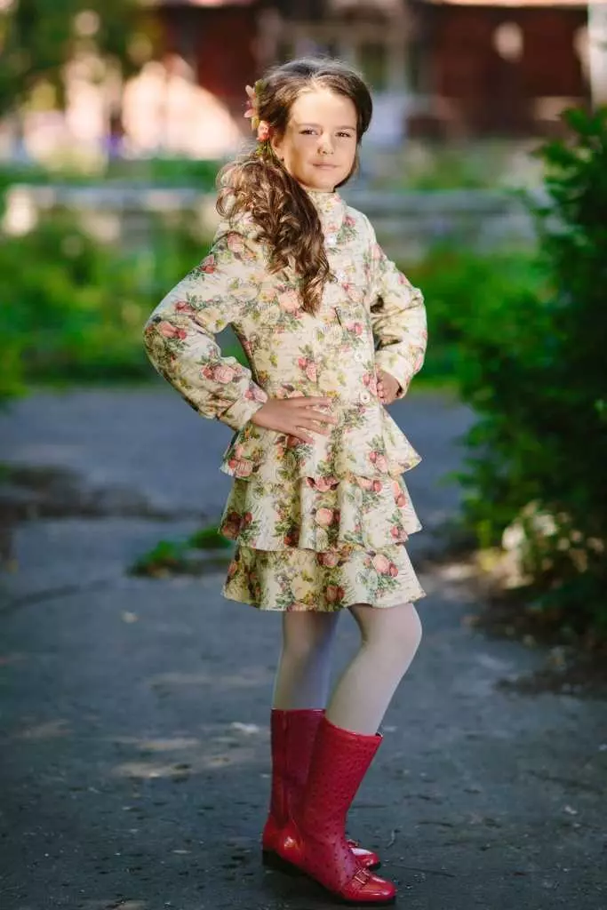 Casaco de drapet para a menina (73 fotos): modelos infantis de Drapa, para meninas 4-8, 10-13 anos 13662_60
