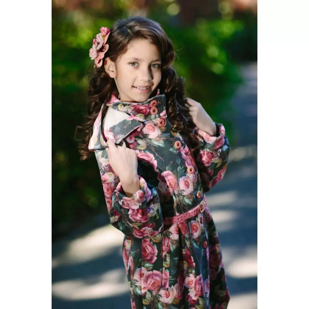 Abrigo de drapet para la niña (73 fotos): Modelos para niños de Drapa, para niñas 4-8, 10-13 años 13662_62