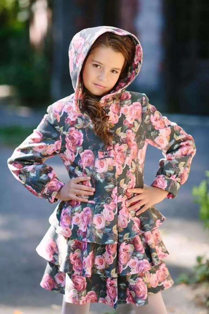 Abrigo de drapet para la niña (73 fotos): Modelos para niños de Drapa, para niñas 4-8, 10-13 años 13662_64