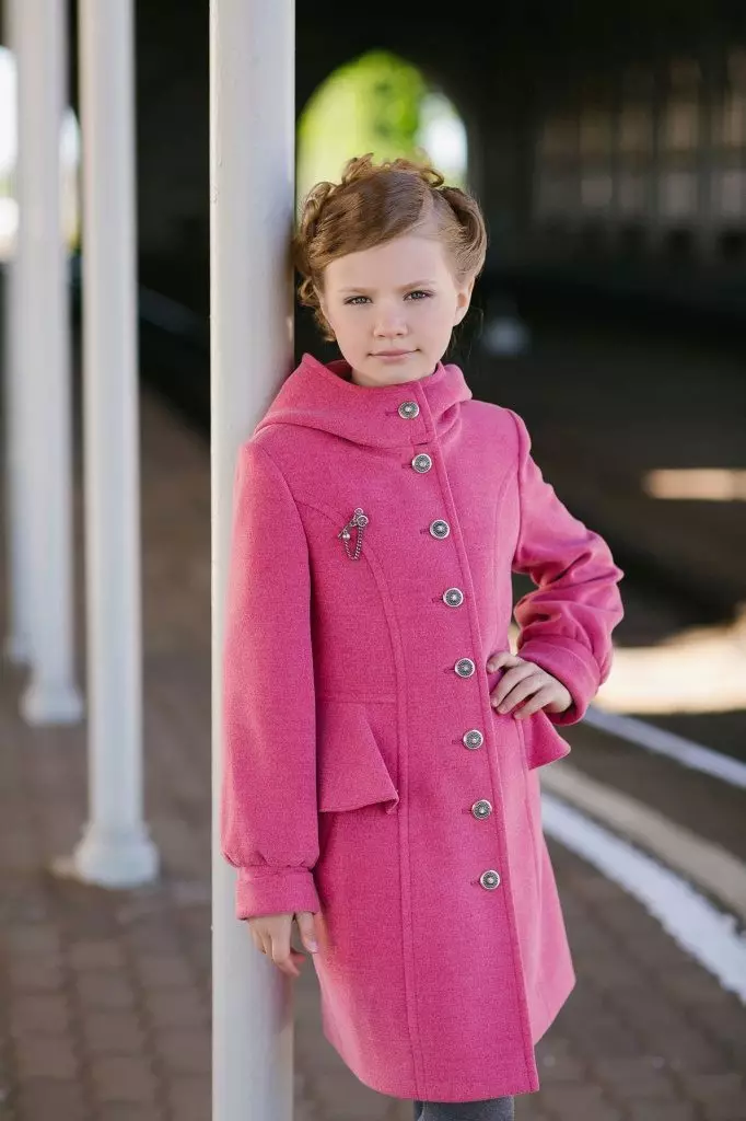 Drapet палто за момичето (73 снимки): детски модели от Drapa, за момичета 4-8, 10-13 години 13662_70