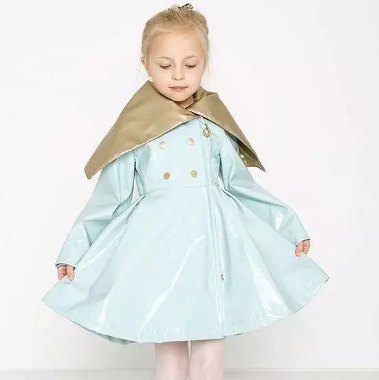 Barnas Raincoat (52 bilder): For en gutt og for en jente, modell Raincoat Kaste Navy, Hooded, Raise Rain, Twins 13664_15