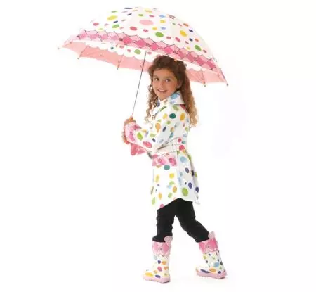 Barnas Raincoat (52 bilder): For en gutt og for en jente, modell Raincoat Kaste Navy, Hooded, Raise Rain, Twins 13664_22