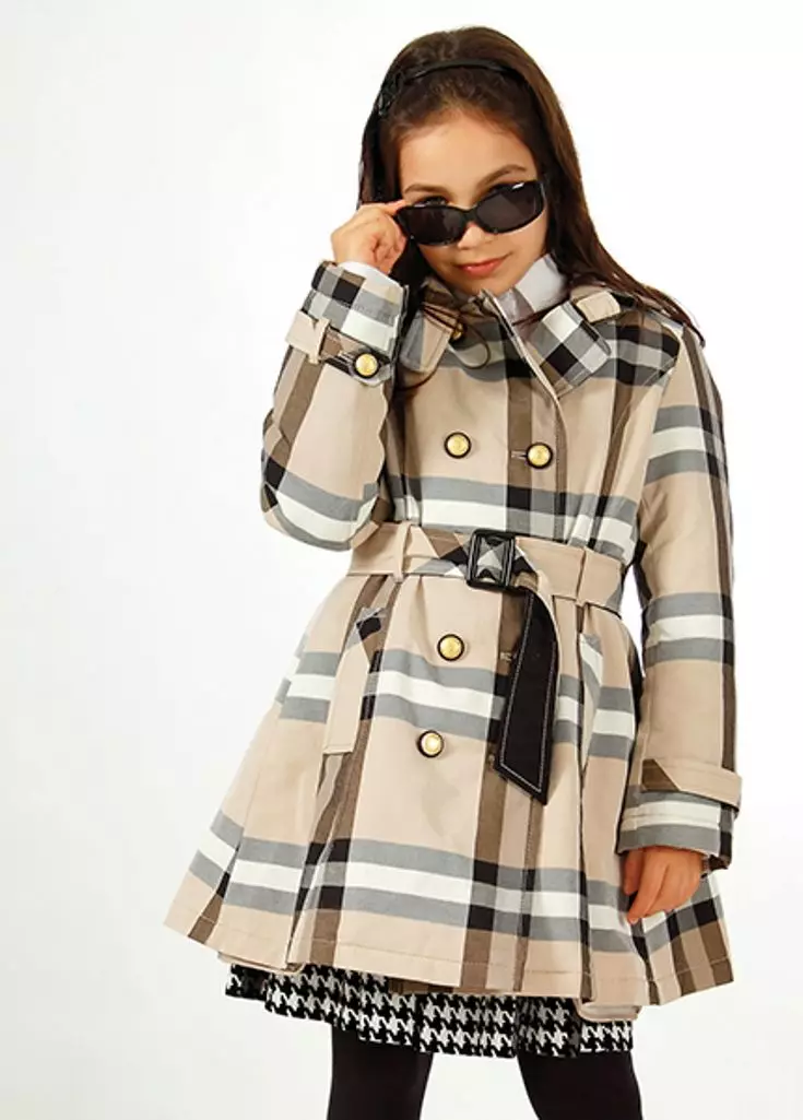 Áo mưa cho trẻ em (107 bức ảnh) từ Zara, Burberry, Kenzo, Sela, từ mưa, sưởi ấm, trên ruồi, áo mưa áo khoác, trùm đầu, màu vàng, với những gì để mặc 13674_33