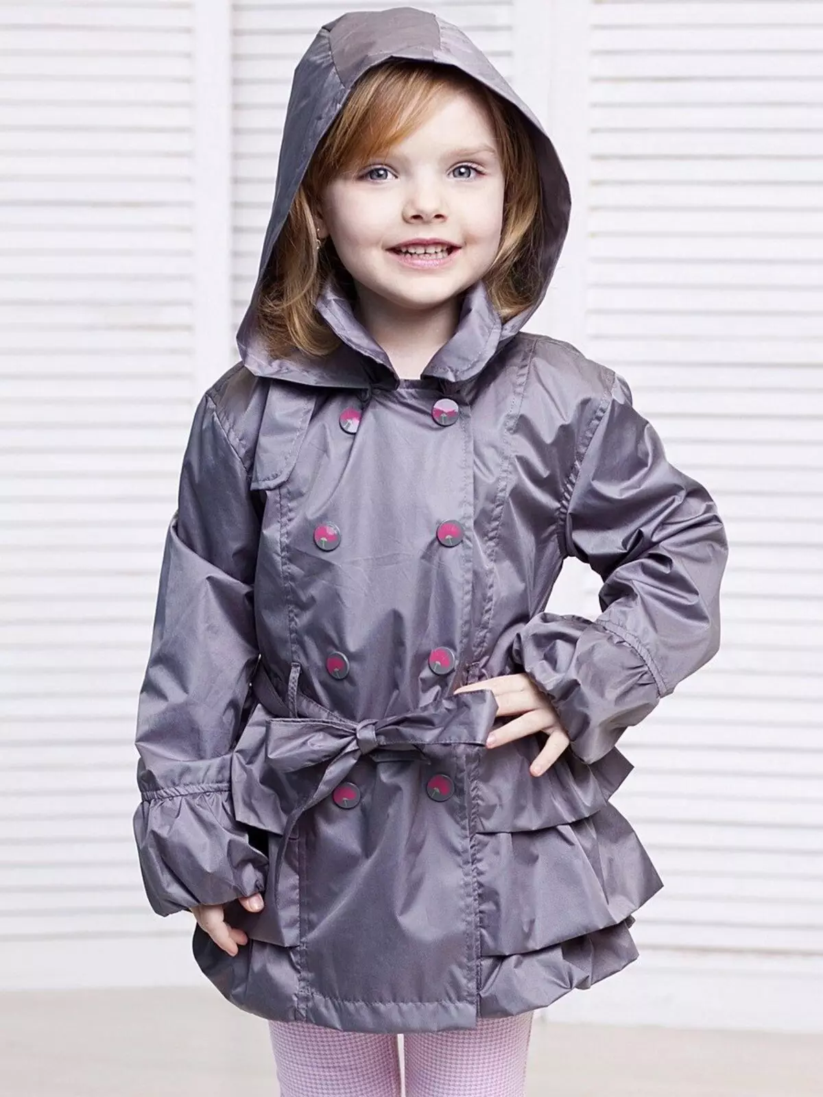 Áo mưa cho trẻ em (107 bức ảnh) từ Zara, Burberry, Kenzo, Sela, từ mưa, sưởi ấm, trên ruồi, áo mưa áo khoác, trùm đầu, màu vàng, với những gì để mặc 13674_5