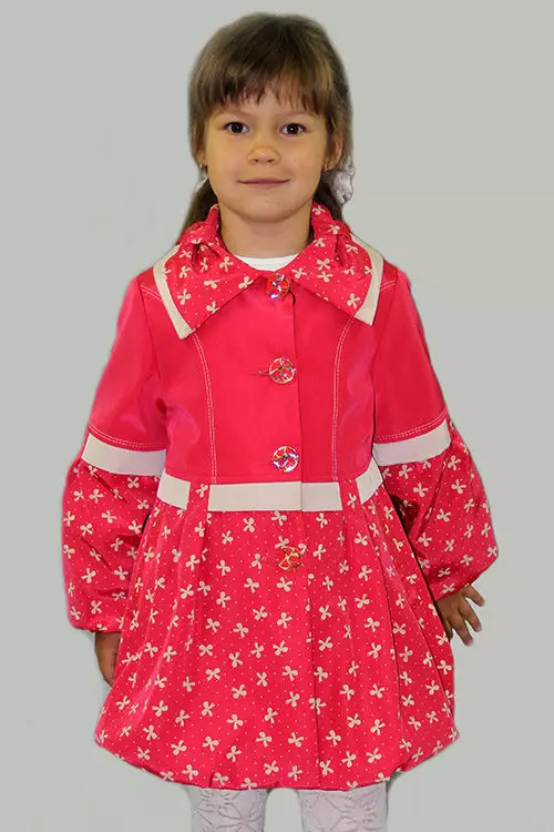 Áo mưa cho trẻ em (107 bức ảnh) từ Zara, Burberry, Kenzo, Sela, từ mưa, sưởi ấm, trên ruồi, áo mưa áo khoác, trùm đầu, màu vàng, với những gì để mặc 13674_82