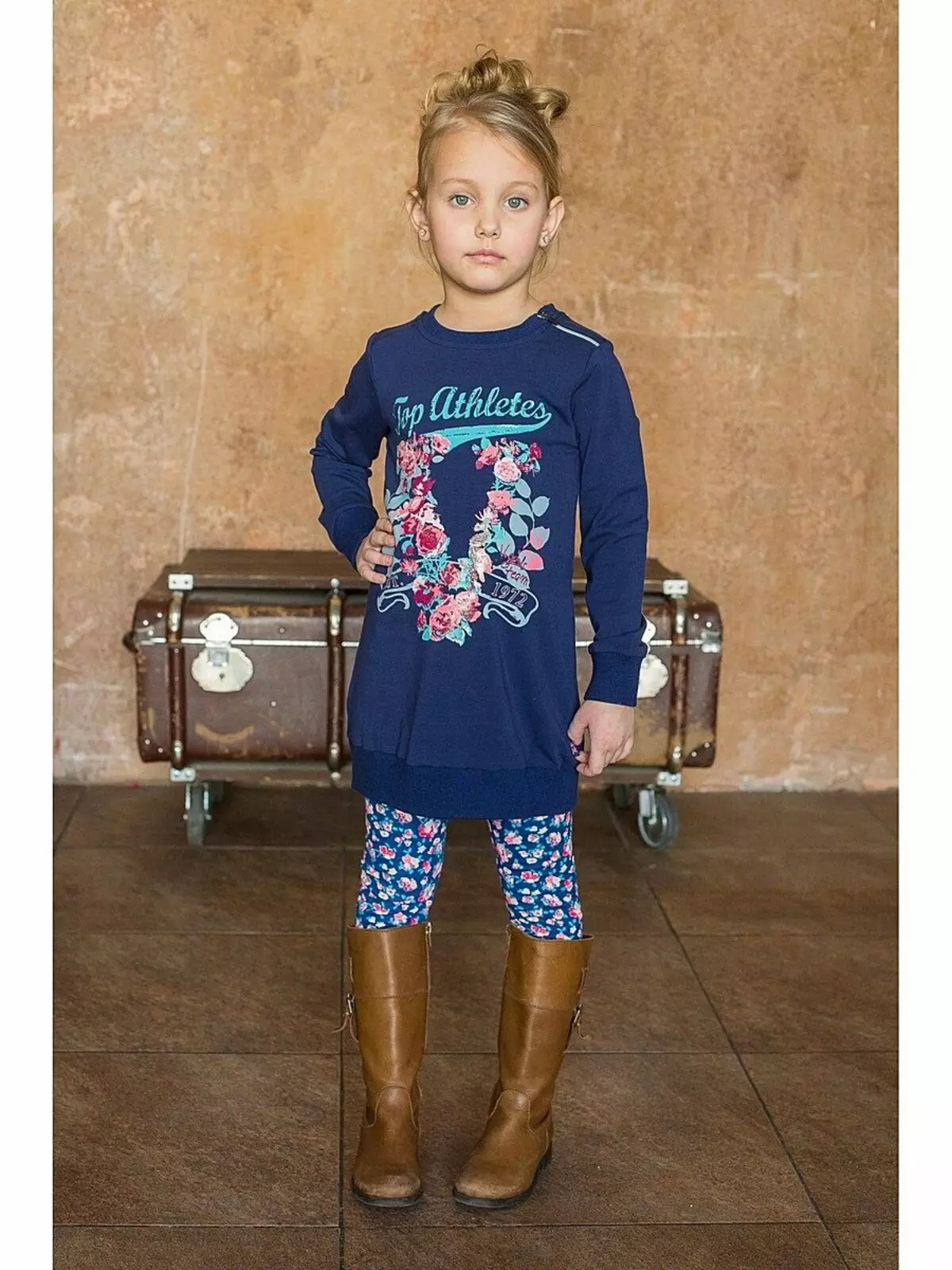 兒童運動衫的女孩（75張照片）：羊毛衫，毛皮，溫暖和絕緣，閃電，轟炸機運動衫，帶粉撲 13676_47