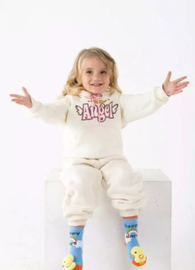 Kindersweatshirts für Mädchen (75 Fotos): Fleece-Sweatshirts, mit Pelz, warm und isoliert, Blitz, Bombers-Sweatshirts, mit ... 13676_5