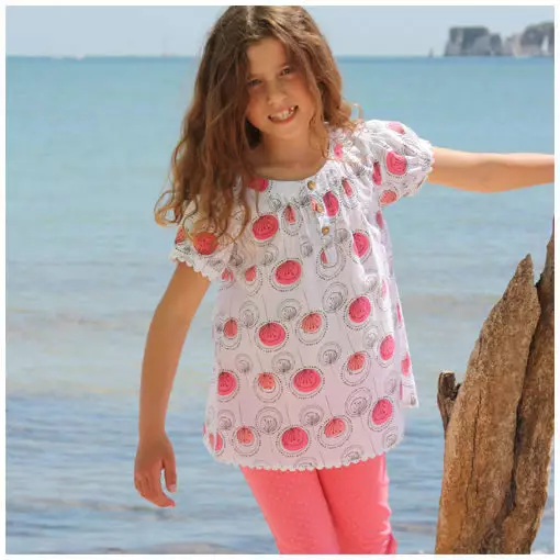 Blusas para nenas (61 fotos): modelos elegantes e xuvenís infantís, blusas de moda 2021 13682_23