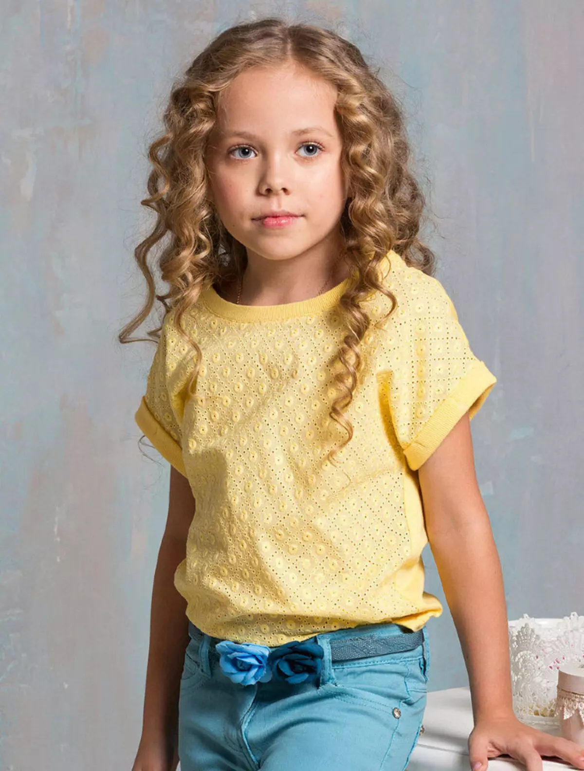 Blusas para nenas (61 fotos): modelos elegantes e xuvenís infantís, blusas de moda 2021 13682_24