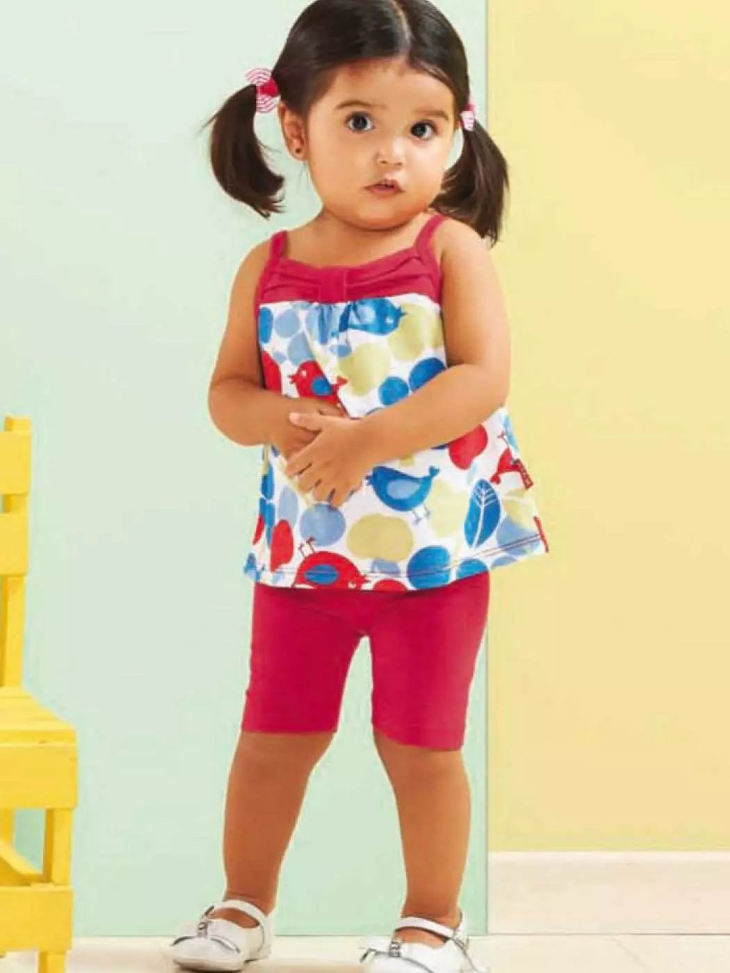 Camicette per ragazze (61 foto): modelli eleganti e giovanili per bambini, camicette alla moda 2021 13682_26