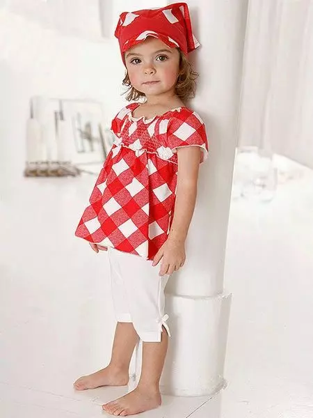 Блусе за девојчице (61 фотографије): Дечији елегантни и млади модели, модне блузе 2021 13682_35