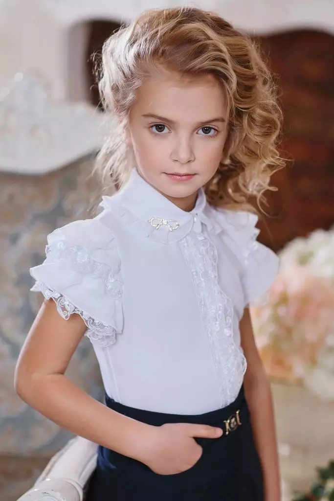 Blusas para nenas (61 fotos): modelos elegantes e xuvenís infantís, blusas de moda 2021 13682_4