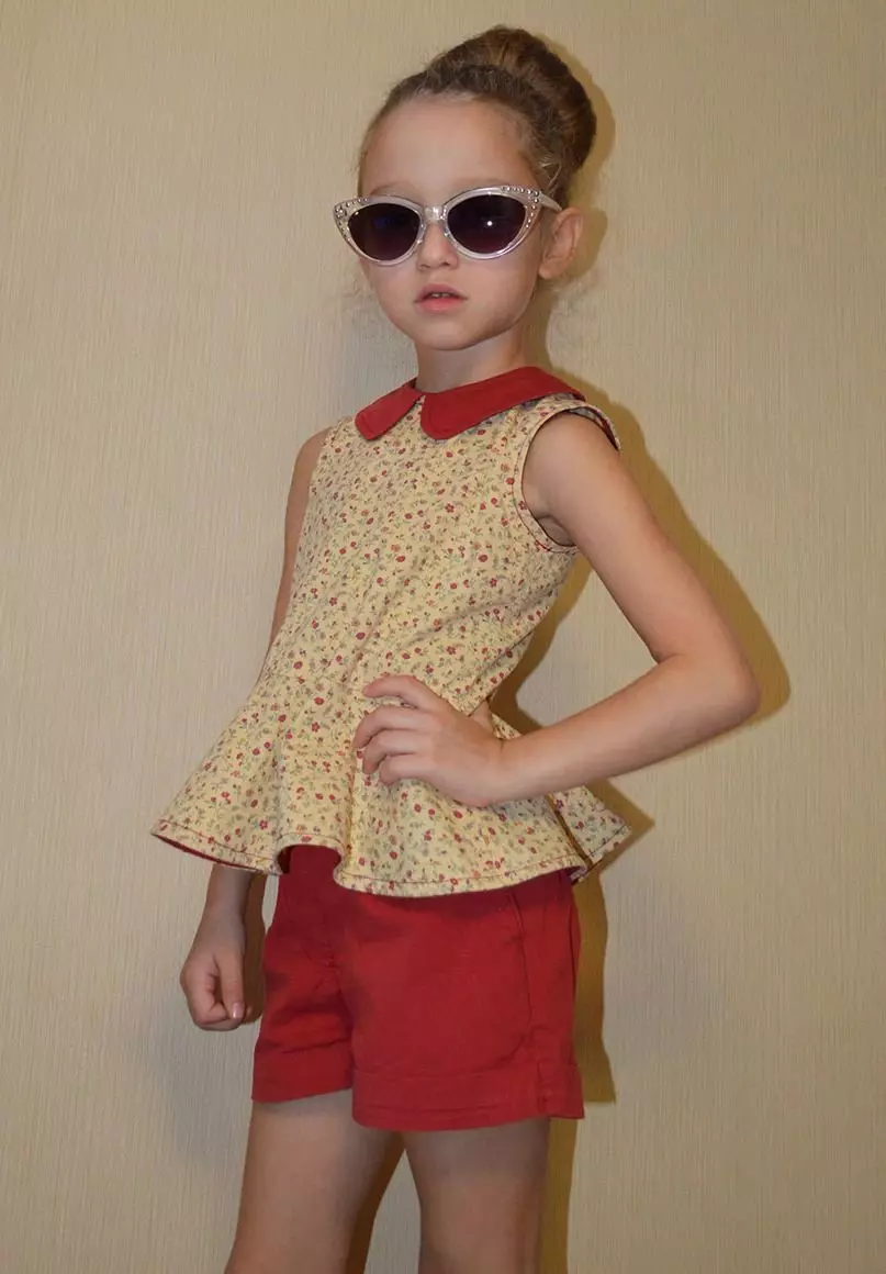 Blusas para nenas (61 fotos): modelos elegantes e xuvenís infantís, blusas de moda 2021 13682_43
