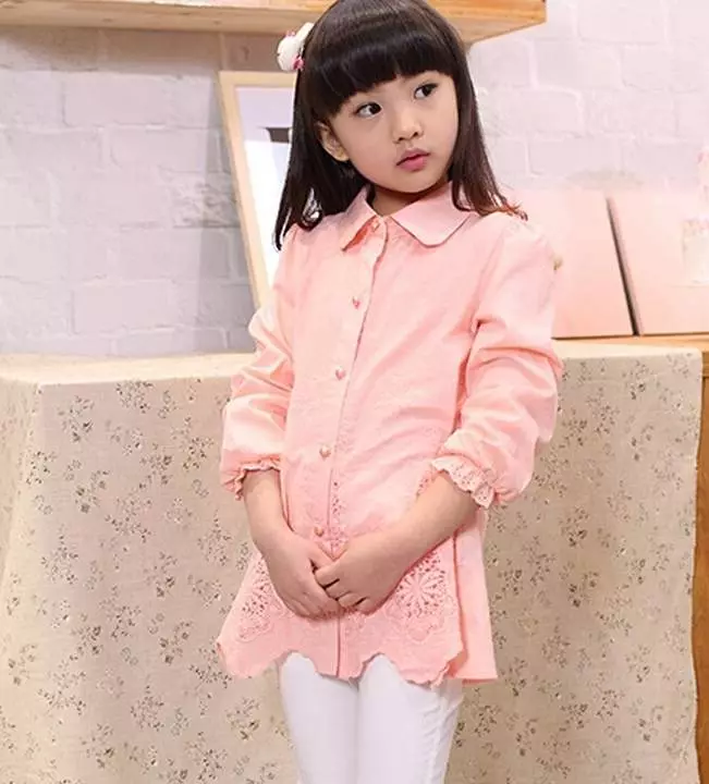 Блусе за девојчице (61 фотографије): Дечији елегантни и млади модели, модне блузе 2021 13682_54