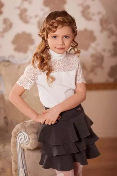 Blusas para nenas (61 fotos): modelos elegantes e xuvenís infantís, blusas de moda 2021 13682_56