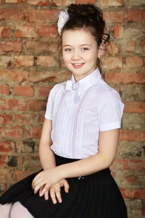 Блусе за девојчице (61 фотографије): Дечији елегантни и млади модели, модне блузе 2021 13682_6