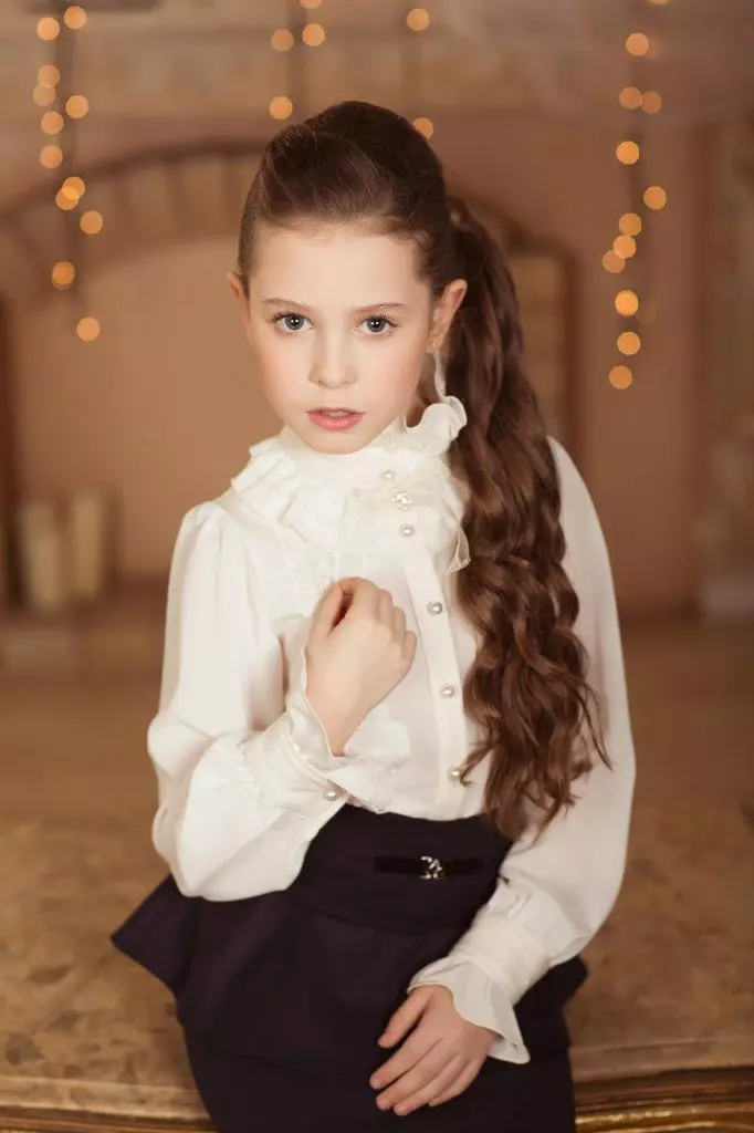 Halenky pro dívky (61 fotek): Dětské elegantní a mládežny mládeže, módní blůzy 2021 13682_7