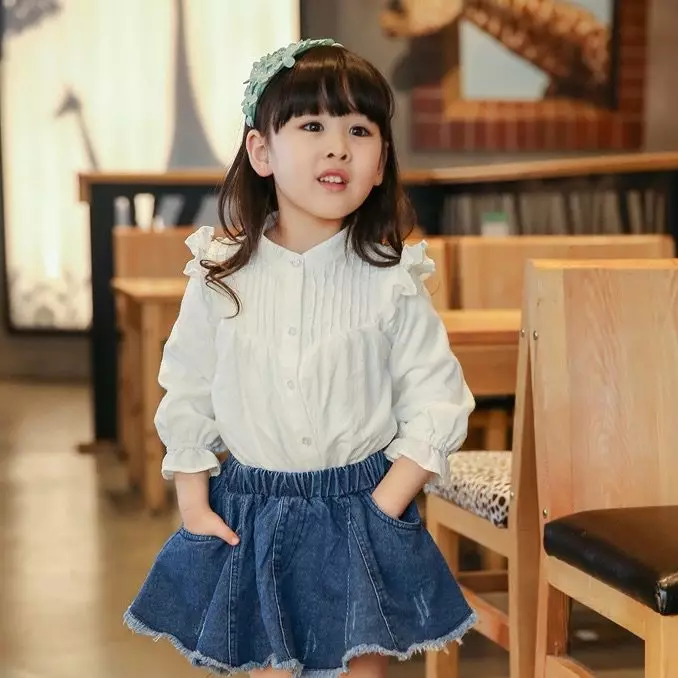 Blusas para nenas (61 fotos): modelos elegantes e xuvenís infantís, blusas de moda 2021 13682_9
