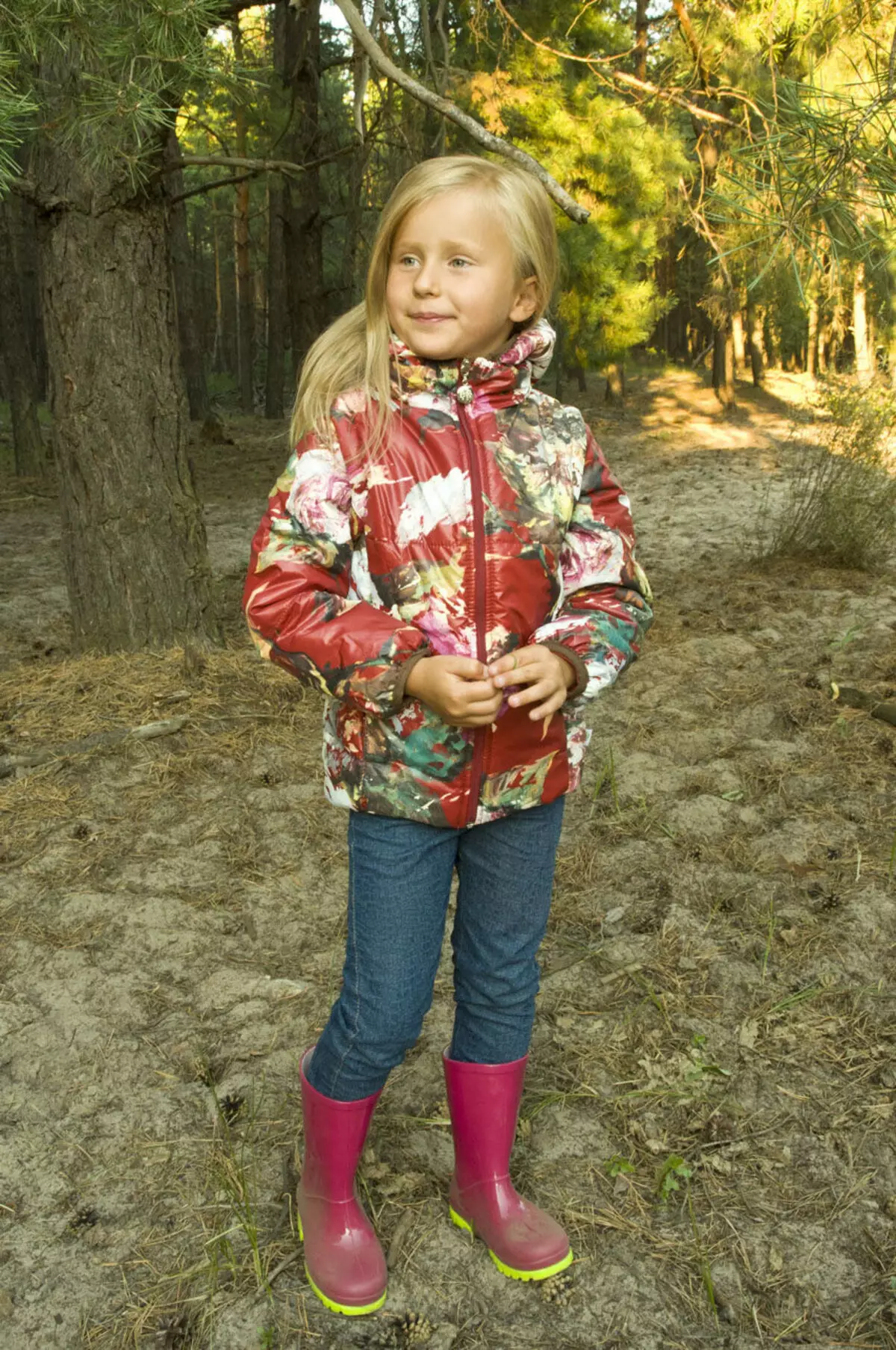 Demi-sezonas bērnu žaketes meitenēm un zēniem (59 fotogrāfijas): kā izvēlēties rudens un ziemas jaka 13687_29