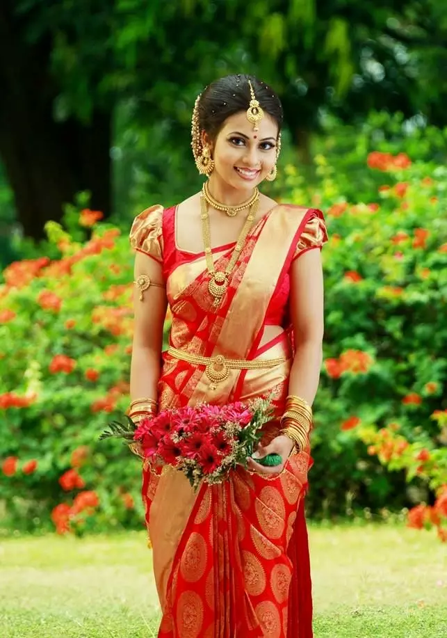 Costume Indian (86 Hoto): Hoto na ƙasa don yarinyar, Yara kayayyaki don rawar Indiya, kayan gargajiya ga yara 1368_29