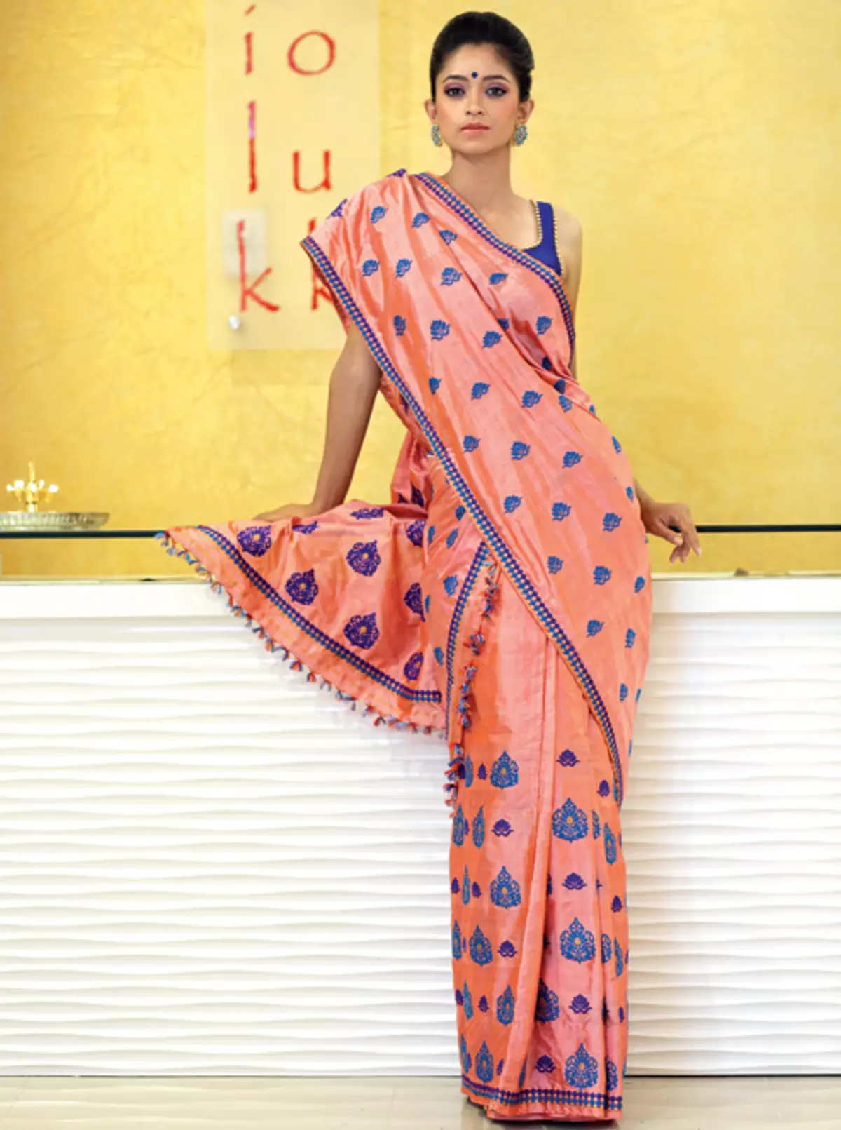 Costume Indian (86 Hoto): Hoto na ƙasa don yarinyar, Yara kayayyaki don rawar Indiya, kayan gargajiya ga yara 1368_3