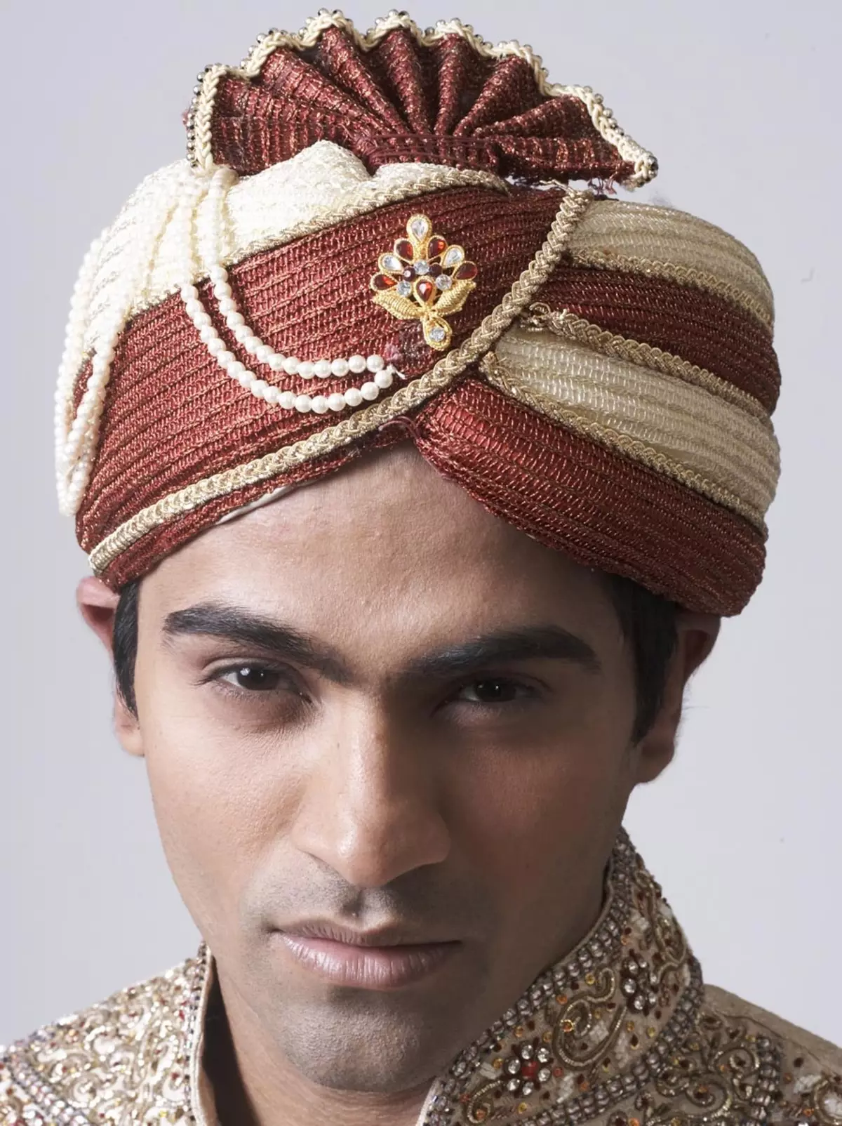 Costume Indian (86 Hoto): Hoto na ƙasa don yarinyar, Yara kayayyaki don rawar Indiya, kayan gargajiya ga yara 1368_68