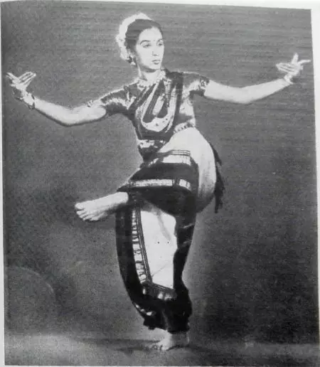 Costume Indian (86 Hoto): Hoto na ƙasa don yarinyar, Yara kayayyaki don rawar Indiya, kayan gargajiya ga yara 1368_71