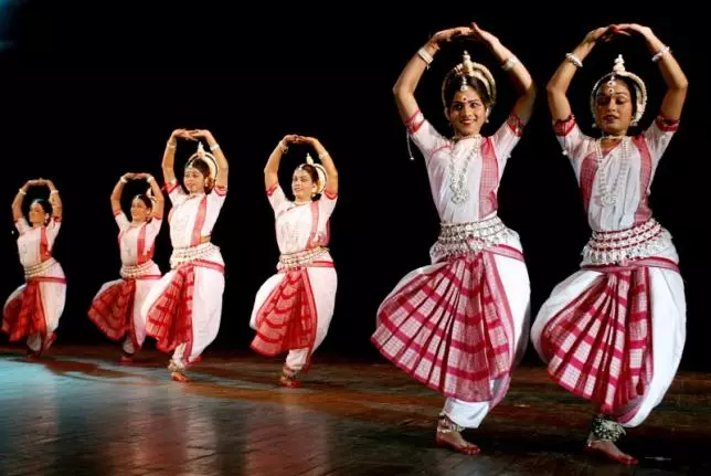 Indisk kostume (86 billeder): national kostume til pigen, børnenes kostume til indisk dans, traditionel outfit for børn 1368_73
