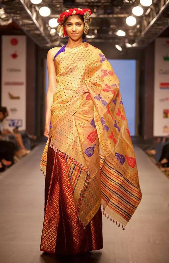 Costume Indian (86 Hoto): Hoto na ƙasa don yarinyar, Yara kayayyaki don rawar Indiya, kayan gargajiya ga yara 1368_8