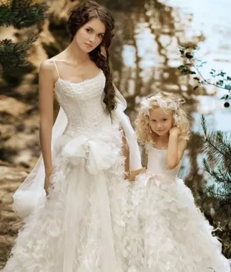 Wunderschönes Hochzeit-üppiges Kleid für Mädchen