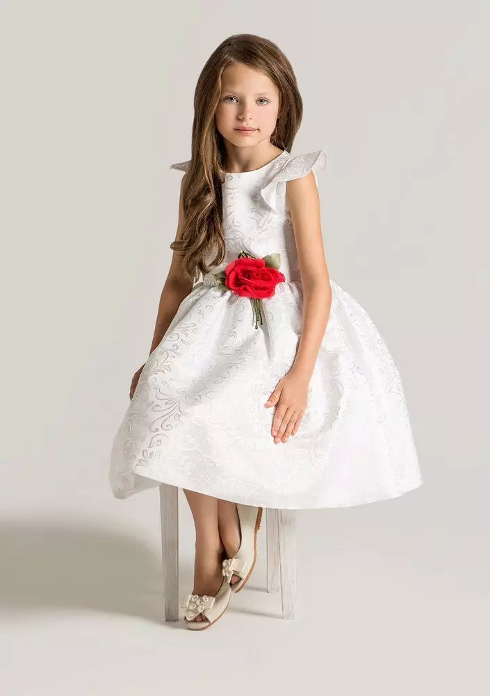 Magnífico vestido exuberante de boda corta para niña