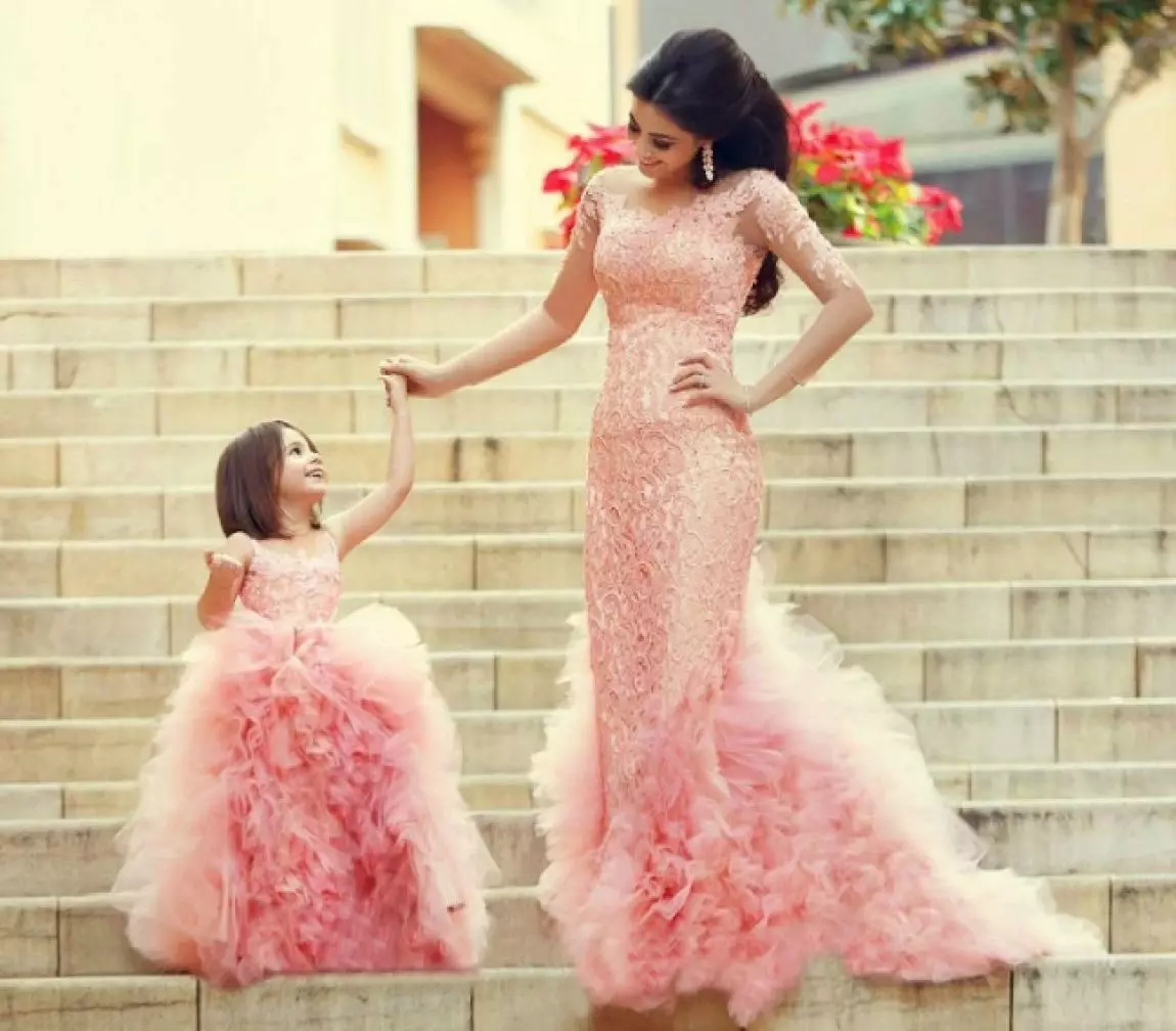 Imeilus roosa suurepärane pere vaatama tüdrukule kleit