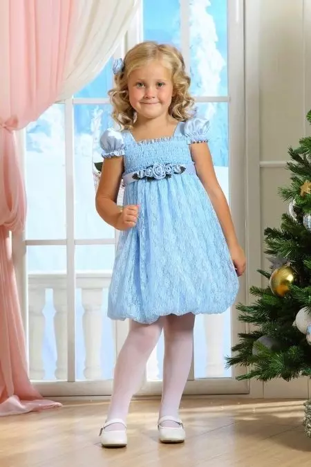 Klä för tjejen 5 år i stil med Bebi-docka