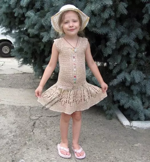 5年間の女の子のためのニットサマードレス