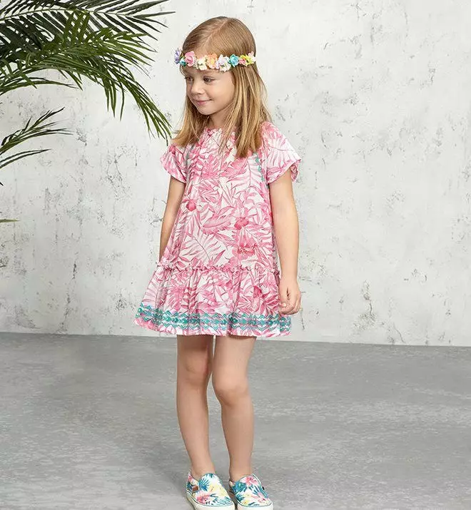 Ամառային զգեստ `մի աղջկա համար տպագրությամբ 5 տարի