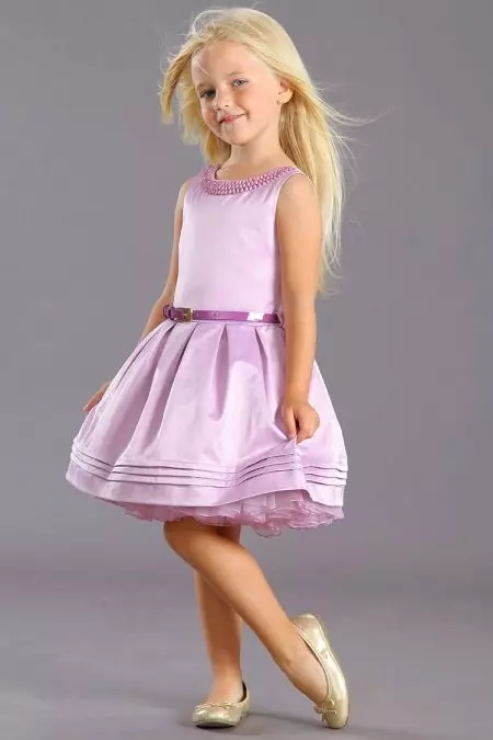 优雅的郁郁葱葱的连衣裙为女孩5年
