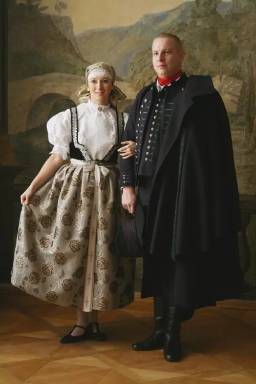 لباس ملی لهستان (30 عکس): لباس های سنتی برای زنان، لباس مردانه و لباس زنانه از جنس لهستانی، تاریخ 1369_12