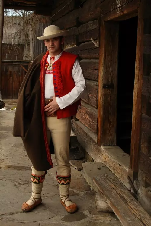 لباس ملی لهستان (30 عکس): لباس های سنتی برای زنان، لباس مردانه و لباس زنانه از جنس لهستانی، تاریخ 1369_9