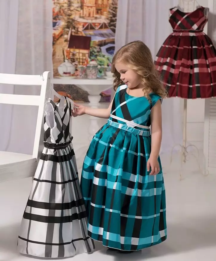 Elegante vestido exuberante para las niñas