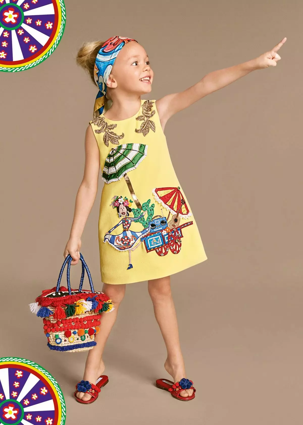 Gaun musim panas untuk anak perempuan dengan cetakan